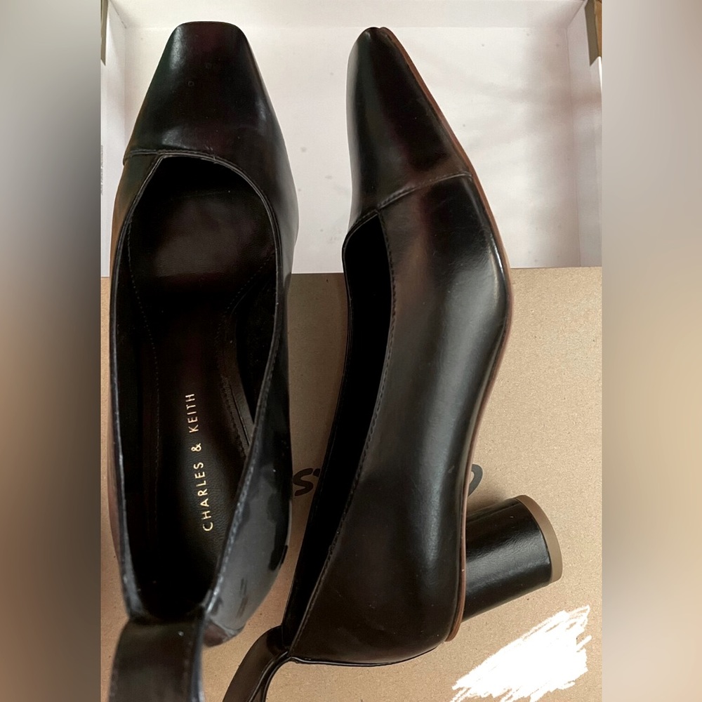 CHARLES&KEITH mid heel shoes